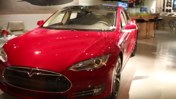 Ηπα Ουάσιγκτον Αυγ 2014 Εκθετήριο Tesla Αυτοκίνητο — Αρχείο Βίντεο