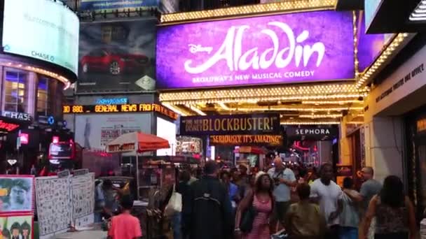 Nyc Estados Unidos Ago 2014 Publicidad Iluminada Broadway Por Noche — Vídeos de Stock
