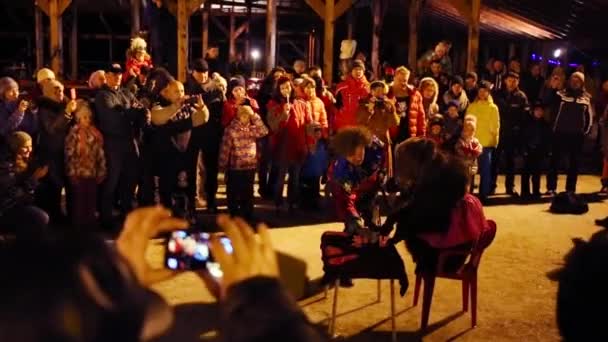 Lechischevo Russland Februar 2015 Bärengetränke Der Nacht Während Der Fastnacht — Stockvideo