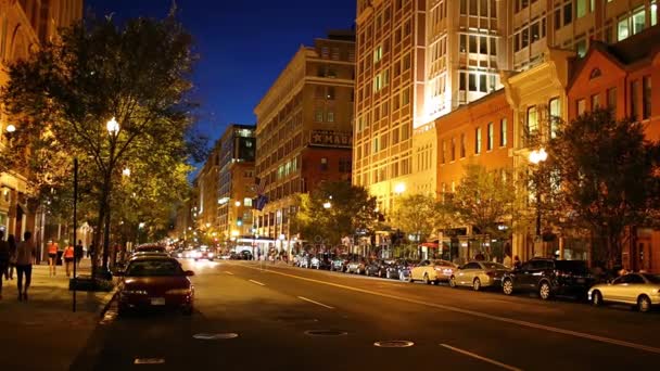 交通的城市景观和美丽的街道在傍晚 — 图库视频影像