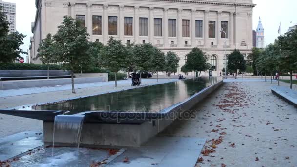 Philadelphie Usa Septembre 2014 Longue Fontaine Sur Fond Bâtiment Bibliothèque — Video