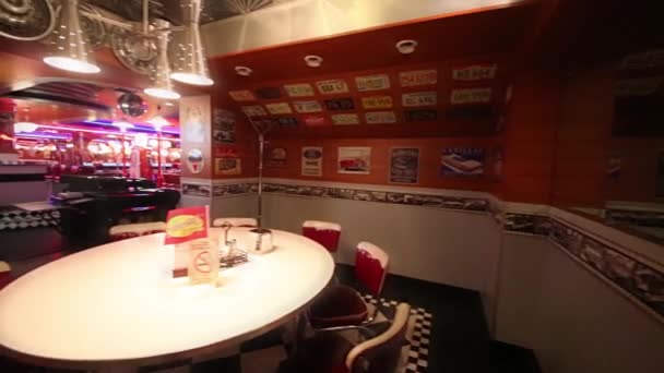 Москва Jan 2015 Круглые Столы Зал Кафе Beverly Hills Diner — стоковое видео