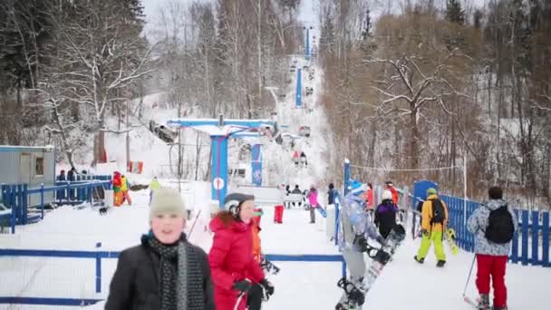 Moscow Dec 2014 People Entrance Ropeway Ski Slope Stepanovo Woman — Stock Video