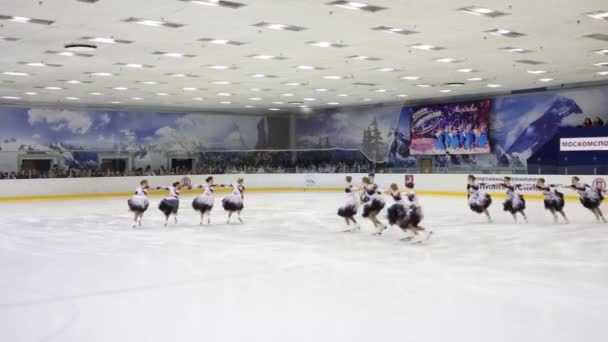 Moskva Duben 2015 Ženy Kostýmech Provést Synchronizované Krasobruslení Mistrovství Olympijské — Stock video