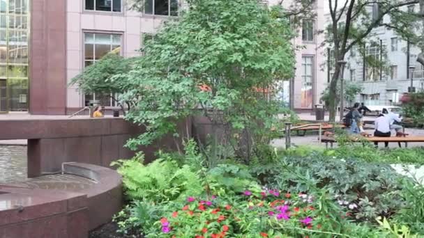 Philadelphia Usa September 2014 Park Fountain Entrance Bell Atlantic Tower — Stock Video