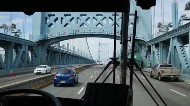 Camden Usa September 2014 Bilar Rör Sig Benjamin Franklin Bridge — Stockvideo