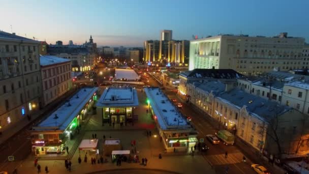 Moskou November 2015 Straat Verkeer Buurt Van Metrostation Winteravond Luchtfoto — Stockvideo