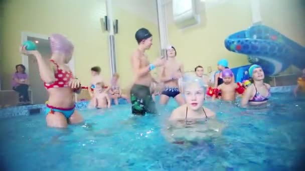 Lechischevo Russia Feb 2015 Children Play Indoor Pool Holiday House — Stock Video