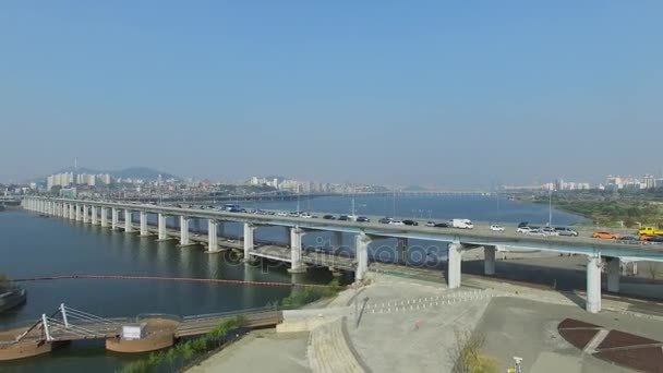 Seoul Nov 2015 Stadtverkehr Auf Der Banpodaegyo Brücke Und Gebäude — Stockvideo