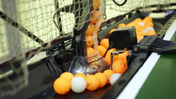 モスクワ 2015 卓球の Smartpong ロボットで多くのボール 1976 年以来台湾の喜び 製造のハイテク ロボット テーブル — ストック動画