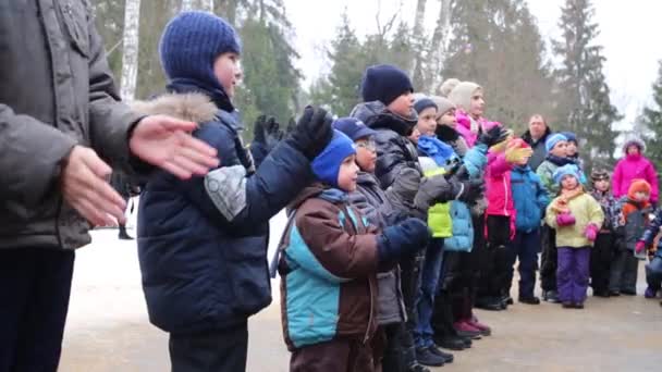 Lechischevo Rússia Feb 2015 Crianças Aplaudem Durante Entretenimento Holiday House — Vídeo de Stock