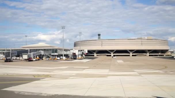 Paris France Aug 2014 Airplane Runs Taxiway Terminal Airdrome Charles — Stock Video