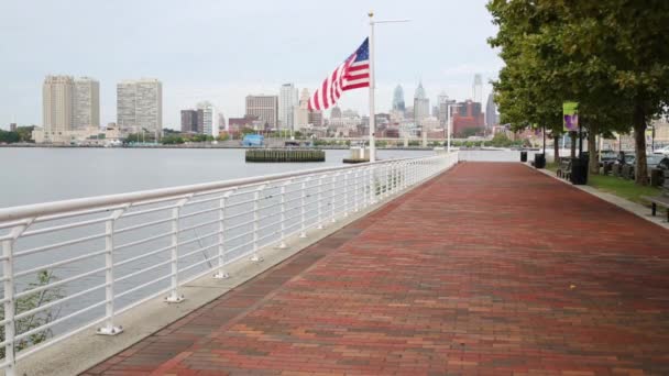 Camden Usa September 2014 American Flag Fluttering Embankment Background Philadelphia — Stock Video