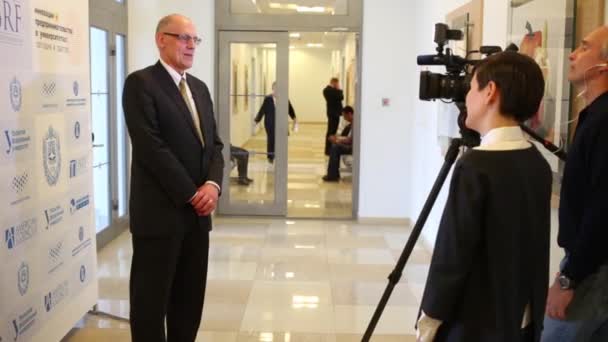 Moskou Rusland Mei 2015 Journalisten Nemen Interview Uit Mark Pomar — Stockvideo