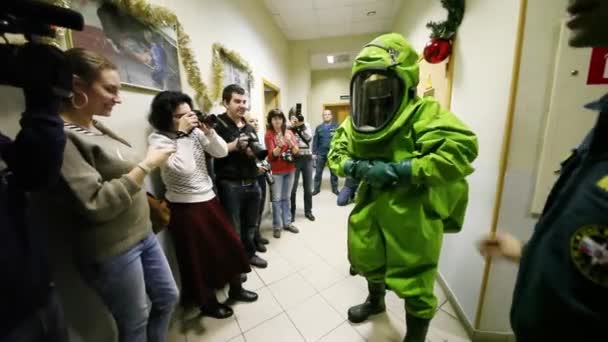 Mosca Dec 2014 Stampa Proiezione Costumi Protettivi Nel Distretto Amministrativo — Video Stock