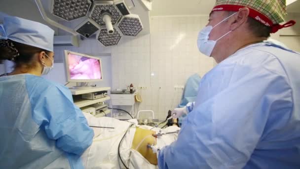Moscow Sep 2015 Médico Realiza Cirurgia Endoscópica Herniotomia Centro Endocirurgia — Vídeo de Stock