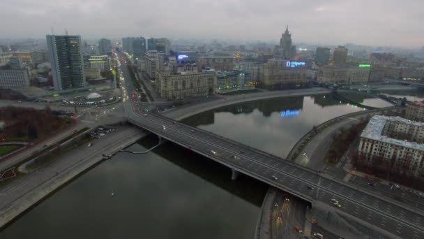 Moscú Nov 2015 Tráfico Transporte Puente Novoarbatsky Noche Otoño Vista — Vídeos de Stock