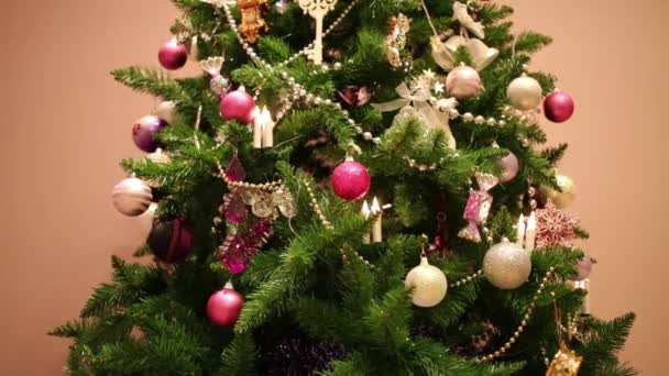 Bellissimo Albero Natale Artificiale Con Palle Decorative — Video Stock