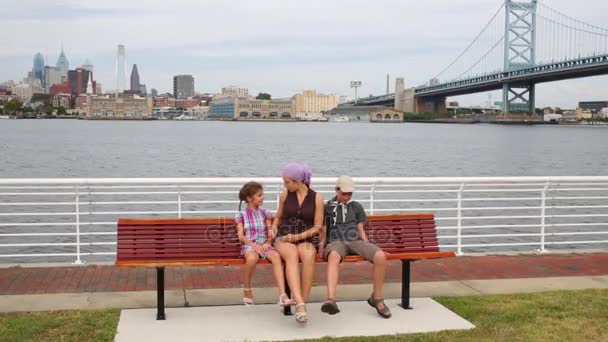 Family Three Sits Bench Background Philadelphia — Stock Video