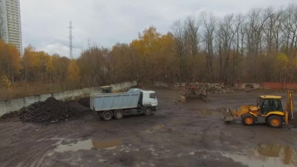 Moscow Oct 2015 Truck Loaders Work Plants Far Residential Complex — Stock Video