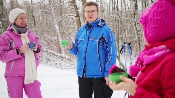 Woman Talks Man Girl Cup Tea Winter Day Focus Adults — Stock Video