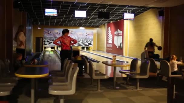 Lechischevo Russia Feb 2015 People Play Bowling Holiday House Hotel — Stock Video