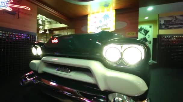 Moscow Jan 2015 Retro Car Headlights Beverly Hills Diner Illuminated — Stock Video