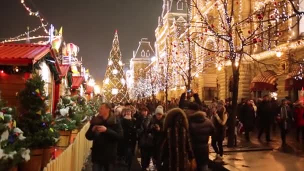莫斯科 2015年1月4日 人们和照明在每年圣诞节的红色广场上的口香糖博览会 — 图库视频影像