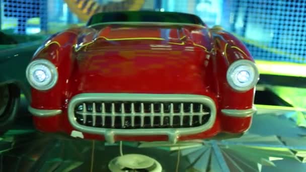 Москва Jan 2015 Маленькие Автомобили Потолке Кафе Beverly Hills Diner — стоковое видео