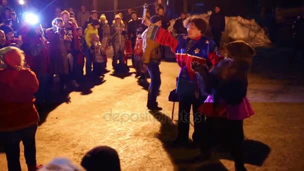 Lechischevo Rússia Feb 2015 Urso Canta Exposição Noite Durante Shrovetide — Vídeo de Stock