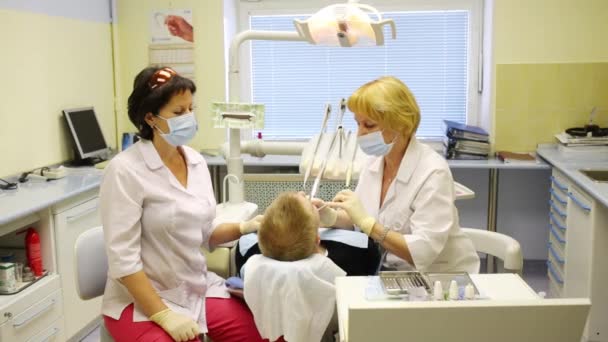 Moscow Russia August 2015 Dentist Nurse Make Tooth Treatment Young — Stock Video