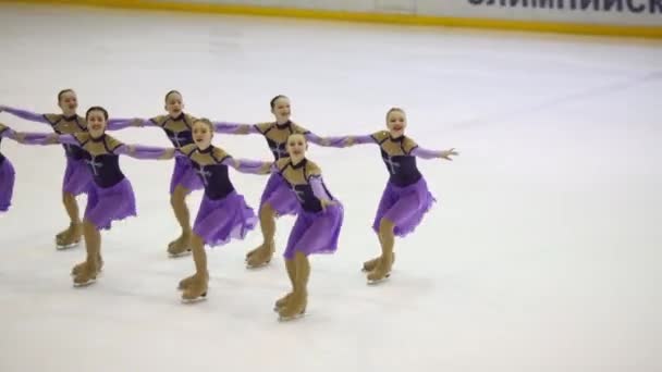 Moskva Duben 2015 Dívky Provádět Synchronizované Krasobruslení Mistrovství Olympijské Sportovní — Stock video