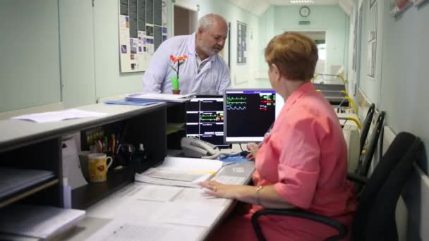Moscou Russie Août 2015 Médecin Tient Infirmerie Service Centre Lithotripsie — Video