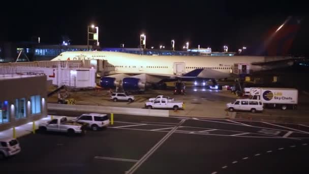 Nyc Eua Aug 2014 Aeródromo Noturno Com Aeronaves Estacionadas Carros — Vídeo de Stock