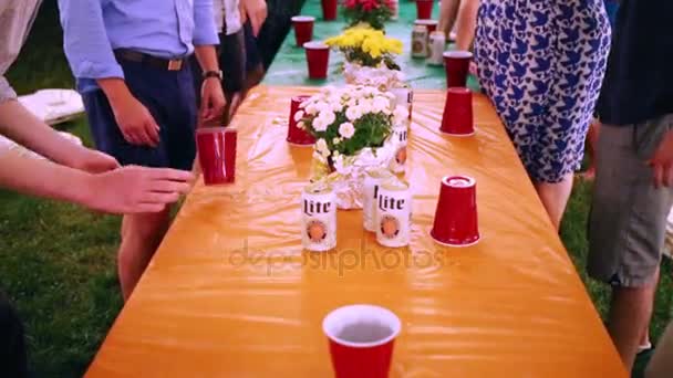 New York Aug 2014 Table Miller Lite Beer Hands People — Stock Video