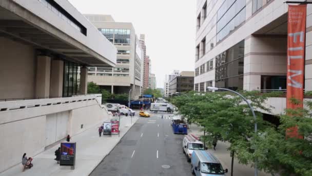 Nyc Usa Aug 2014 Cars Traffic 65Th Street Lincoln Center — Stock Video