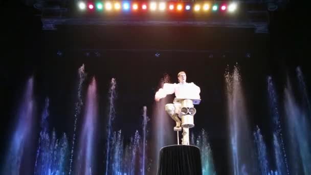 Moscow Federacja Rosyjska Grudzień 2014 Equilibrist Butle Wykonuje Podczas Występu — Wideo stockowe