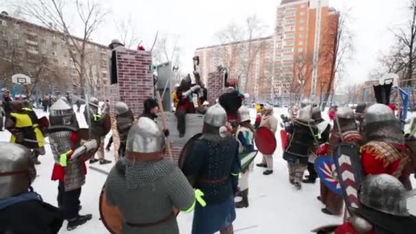 Moskau 2014 Burg Umgeben Von Mittelalterlichen Kriegern Militärhistorische Manöver Auf — Stockvideo