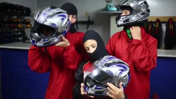 Moscow Aug 2015 Woman Boy Girl Balaclavas Wear Helmets Leisure — Stock Video