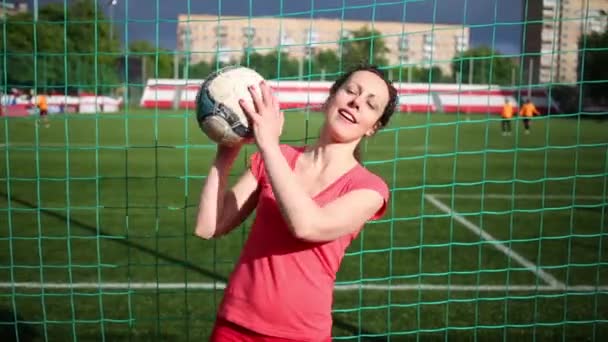 Moscú Rusia Abril 2015 Una Mujer Para Estadio Fútbol Red — Vídeo de stock