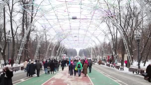 Moscou Dec 2014 Les Gens Marchent Sous Des Arches Éclairées — Video