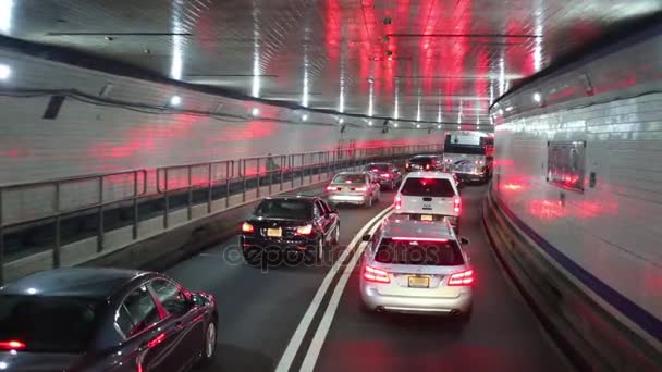 2014年9月04日 汽车沿着林肯隧道移动 在哈德逊河下 隧道是一条大约1 英里长的三条隧道 — 图库视频影像