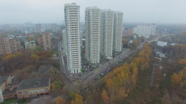 Cityscape Dwelling Complex Elk Island Autumn Cloudy Day Aerial View — Stock Video