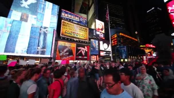 Nyc Eua Aug 2014 Multidão Pessoas Área Pedestres Broadway Noite — Vídeo de Stock