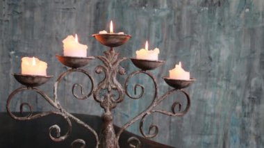 Eski Ferforje şamdan beş yanan mum
