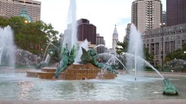 Swann anıt Çeşmesi (Three Rivers Çeşmesi) ve City Hall Tower Philadelphia, ABD