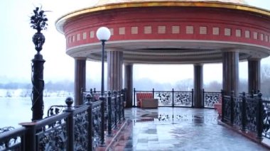 Ferforje korkuluk kış gününde ile güzel rotunda