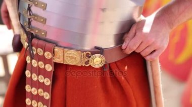 Elbise, kemer ve plaka zırh Romalı asker yakın çekim.