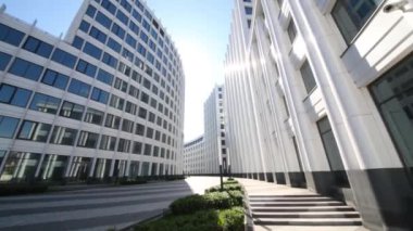Moskova - 20 Mayıs 2015: Güneş ışığı ve iş merkezi Aquamarine 78 000 m2 lik bir alana sahiptir.