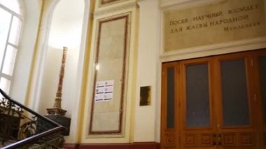 Moskova - Eyl 12, 2015: Bilim Ekim ascend halk hasat - Mendeleev alıntı Rusya'nın Mendeleev Üniversitesi Kimya Teknolojisi